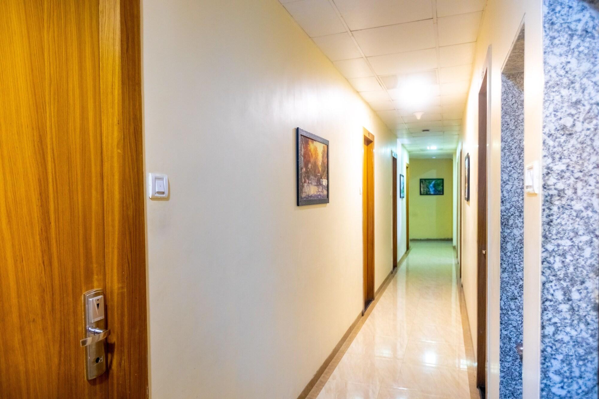 Varios Hotel Apex International