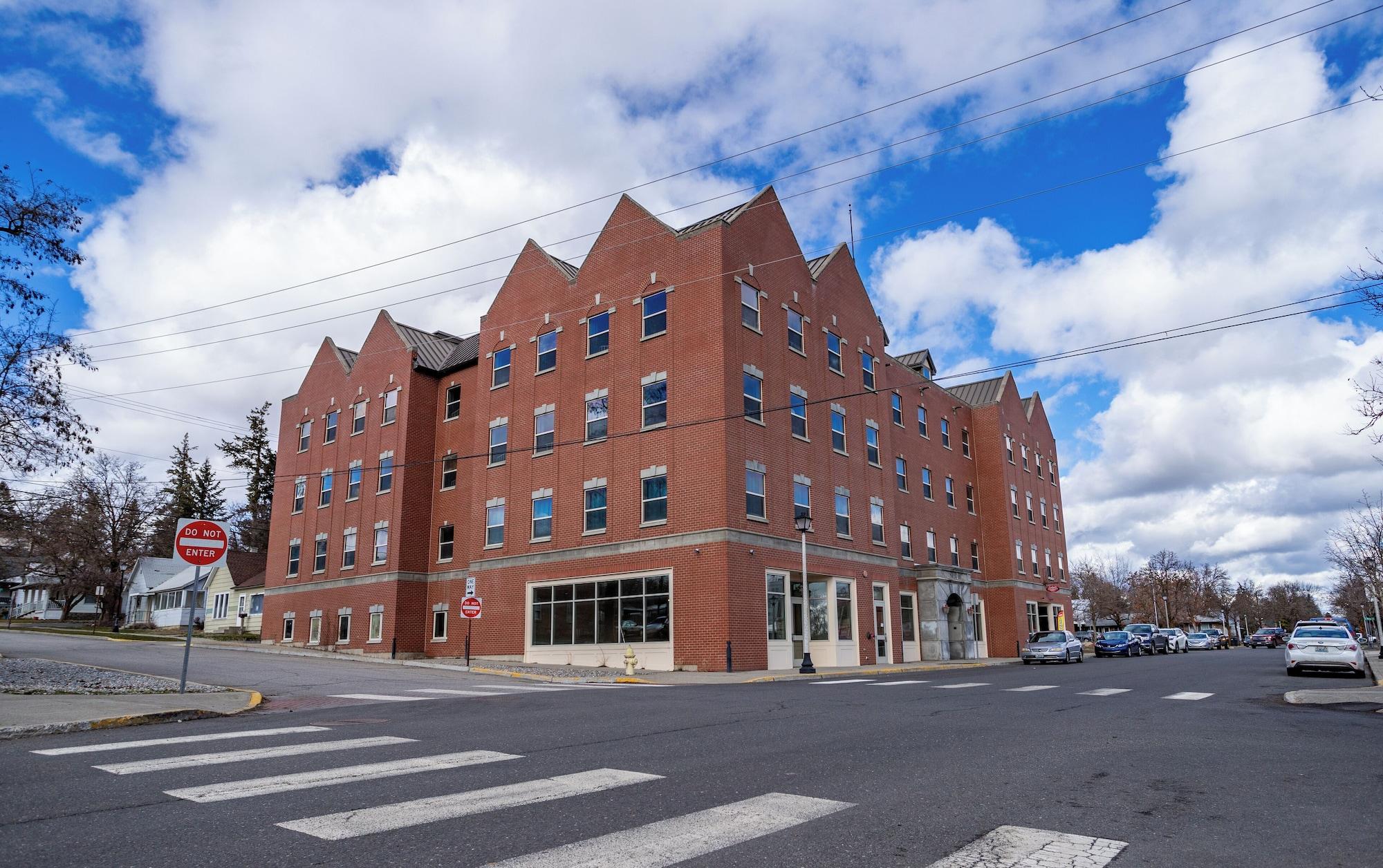 Vista Exterior Brewster Hall