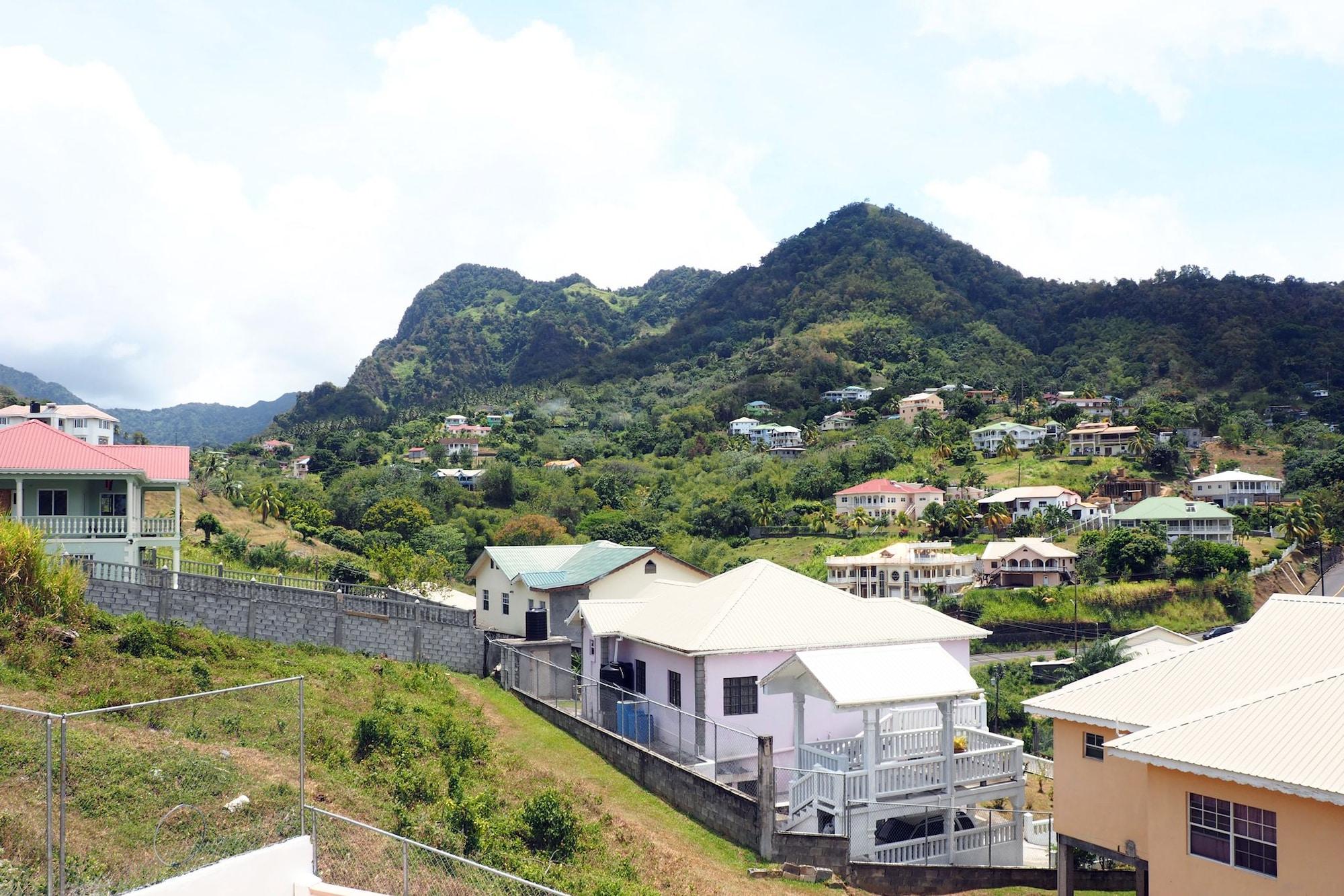 Vista Exterior Burcasa: Bed & Breakfast