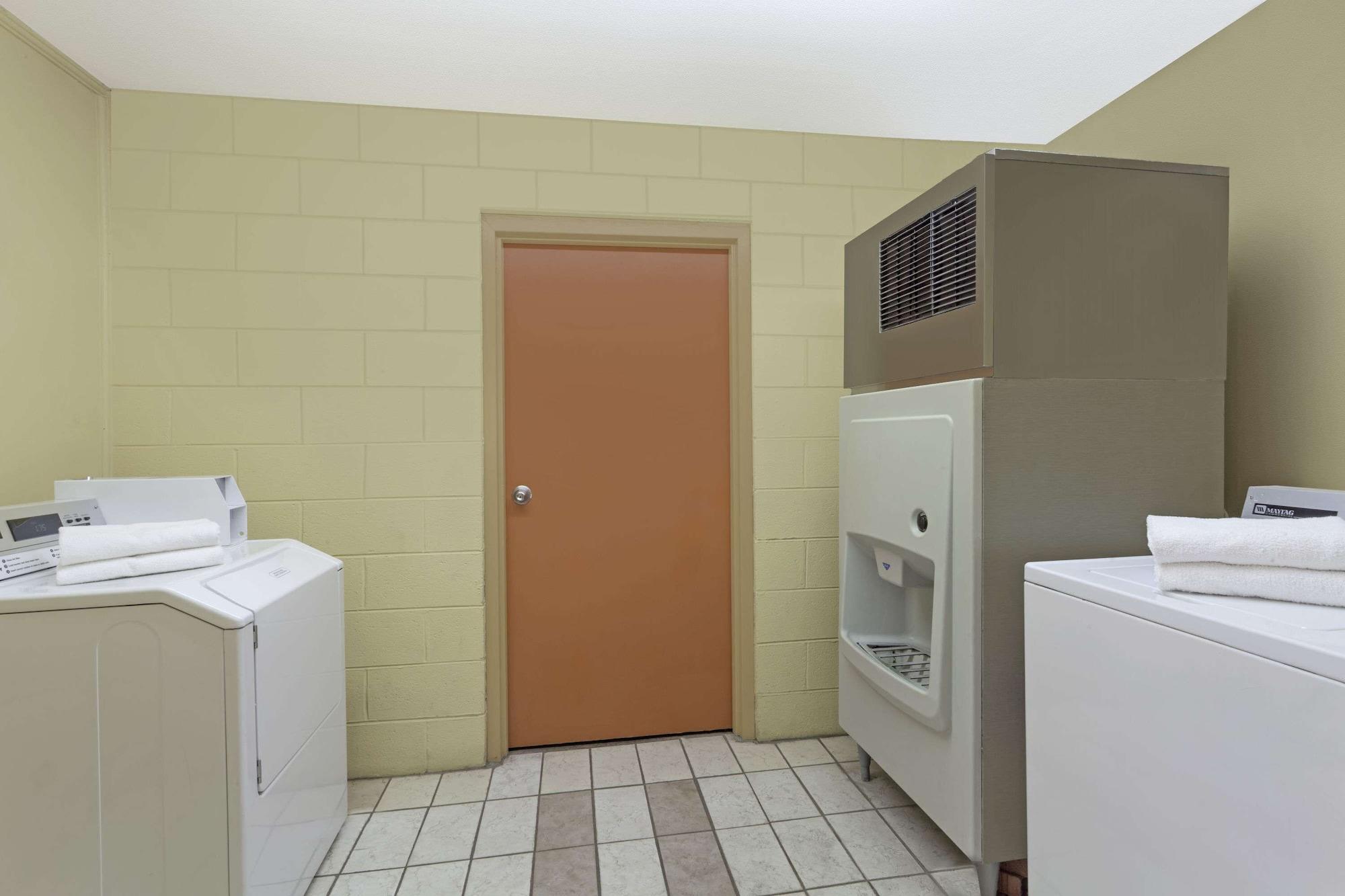 Comodidades del Alojamiento Days Inn by Wyndham Lenoir City