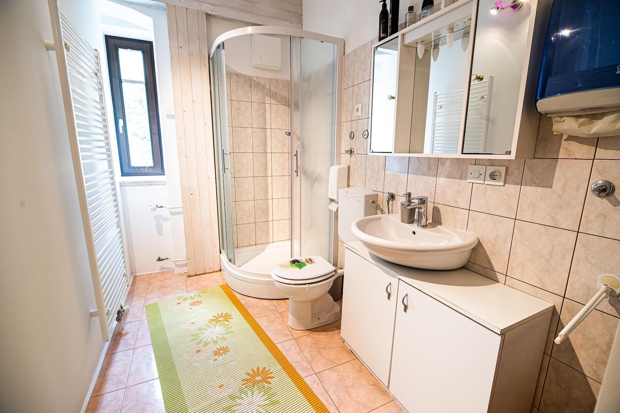 Equipamiento de Habitación Cvet gora - Camping, Glamping and Accomodations - Hostel
