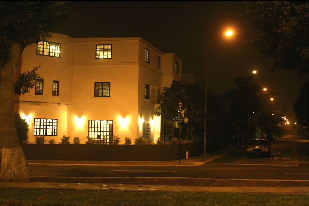 Varios Nomade Backpackers Hostel