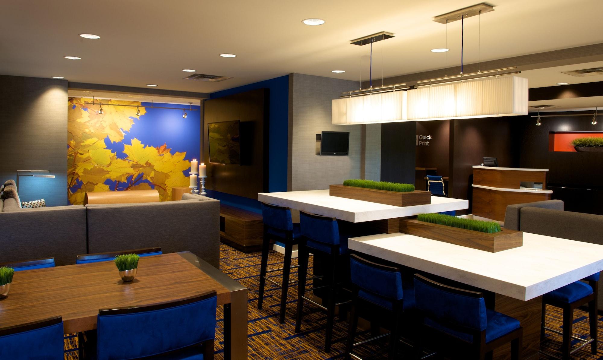 Restaurant Country Inn & Suites by Radisson, Columbus-Edinburgh