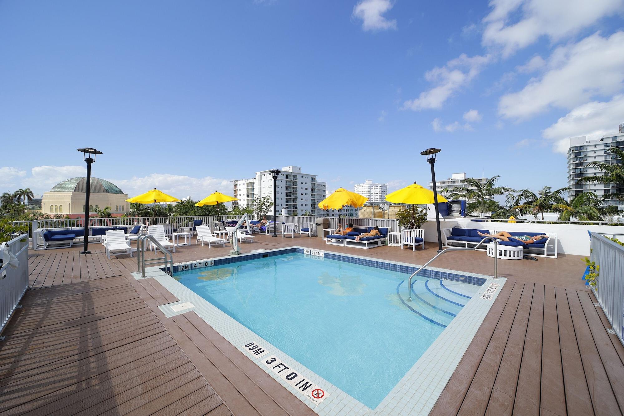 Vista Piscina Claremont Hotel