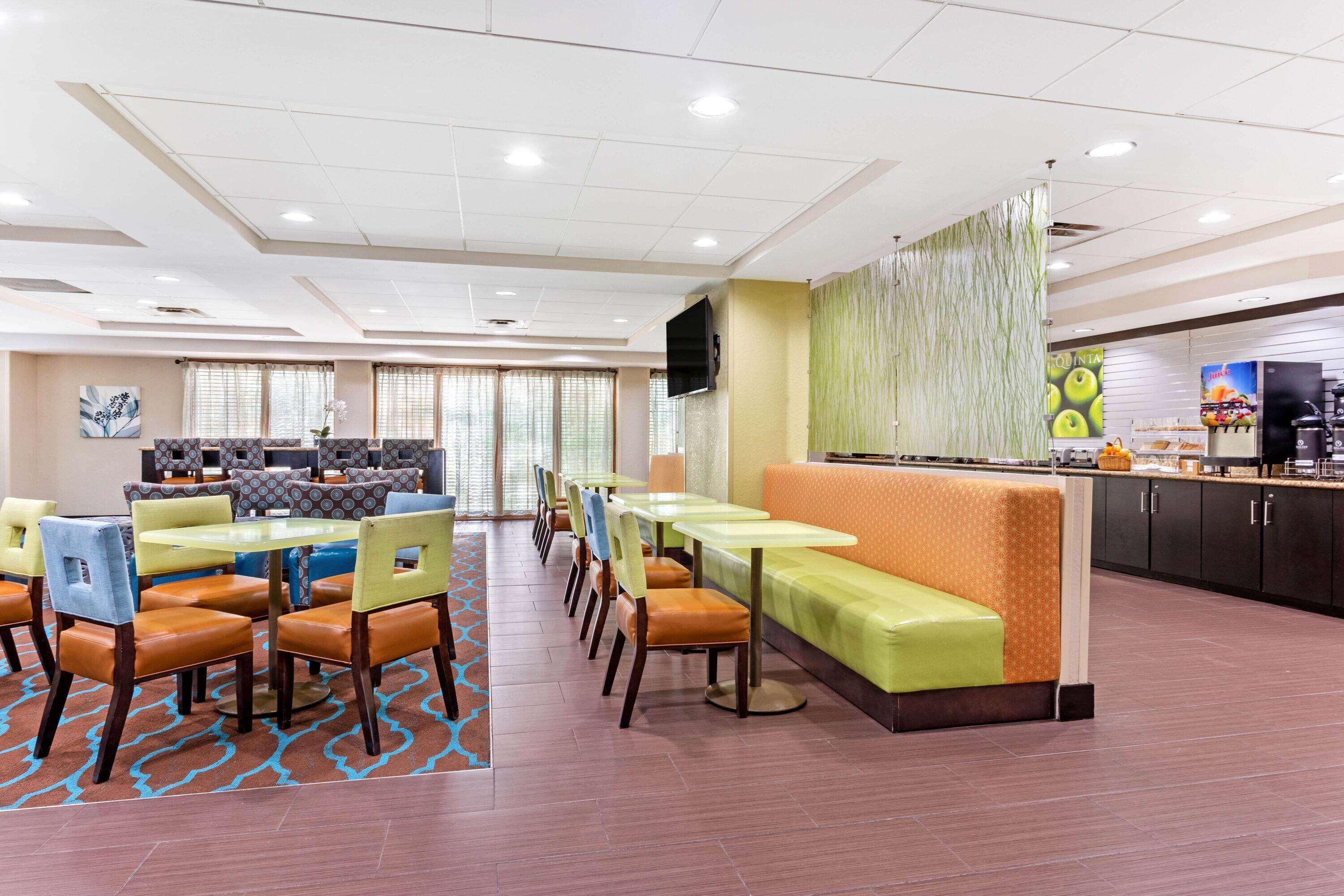 Restaurant La Quinta Inn & Suites by Wyndham Tampa North I-75