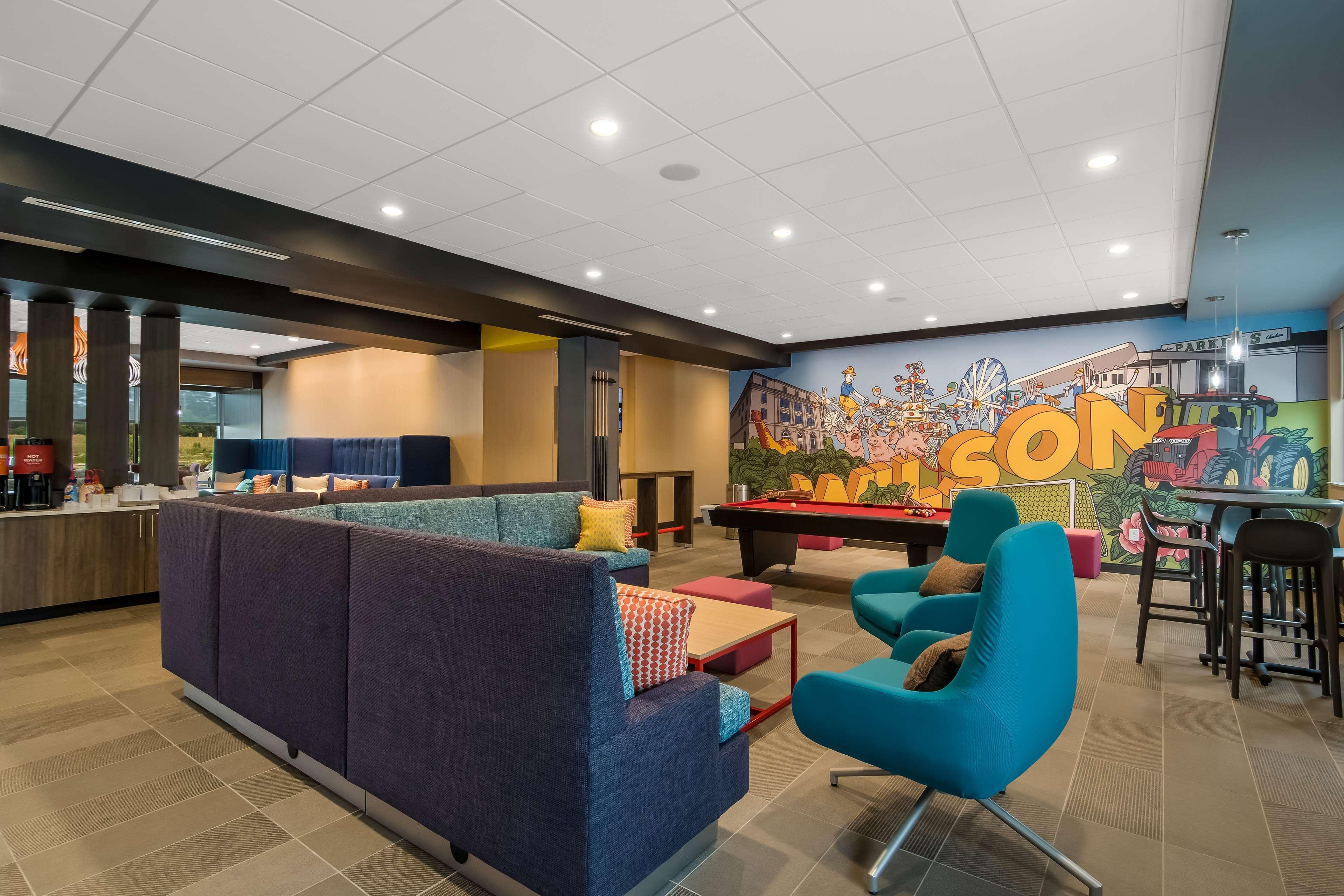 Vista Lobby Tru By Hilton Wilson