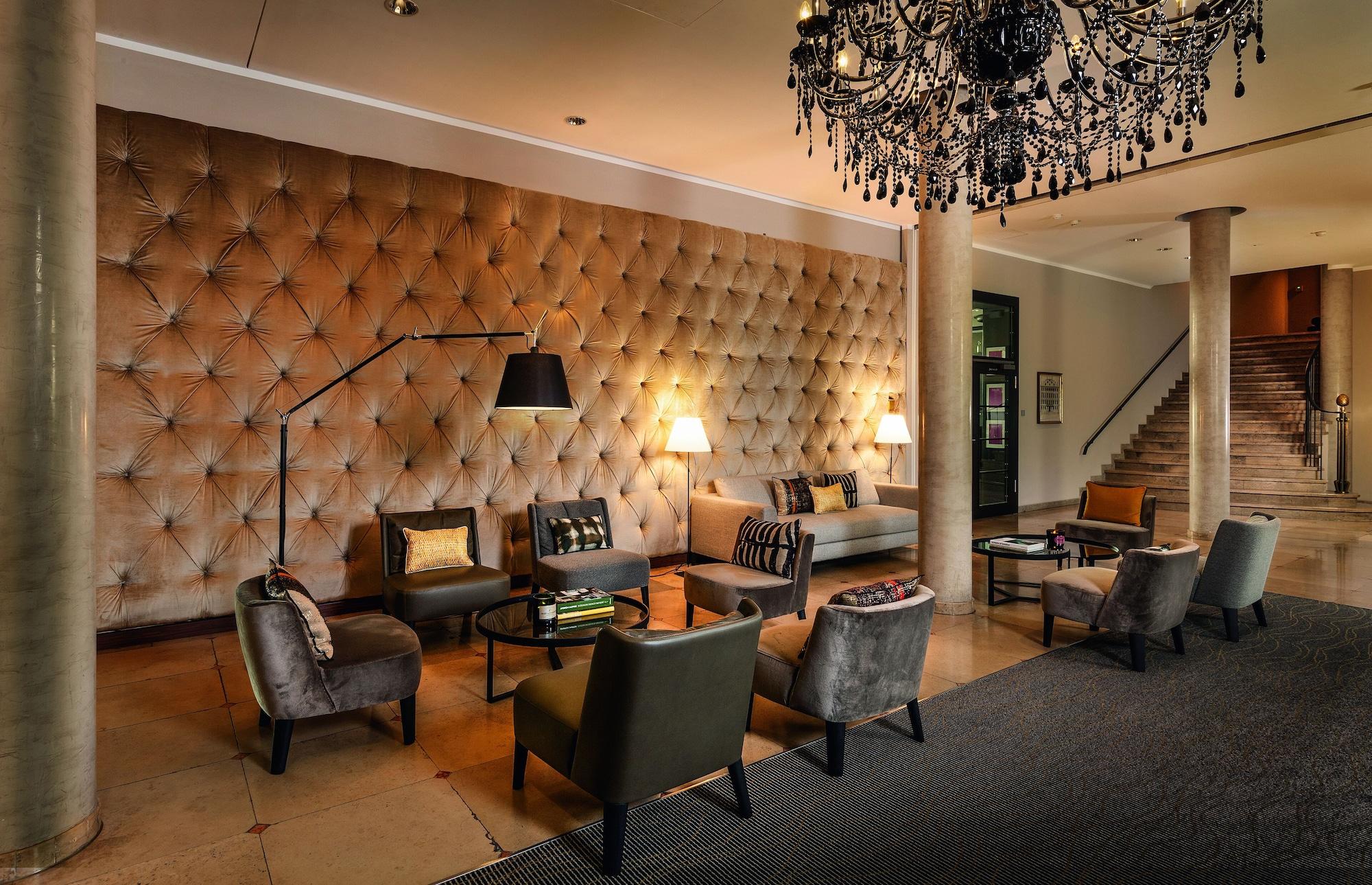 Vista Lobby Hotel Maximilian's