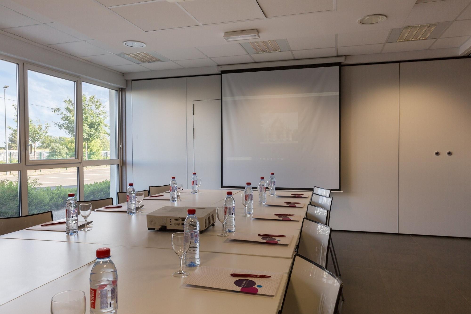 Sala de Reuniones The Originals City, Hotel des Lys, Dreux