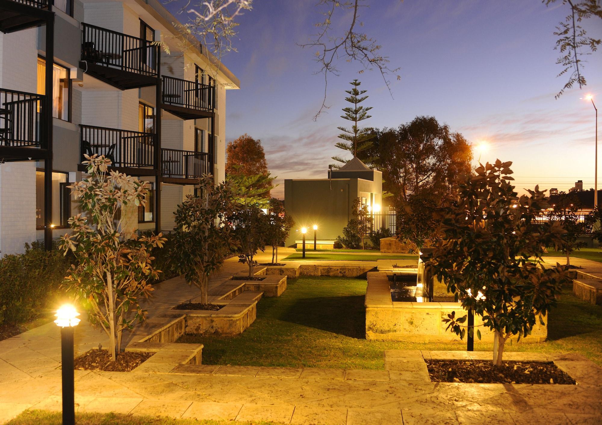 Varios Lodestar Waterside Apartments