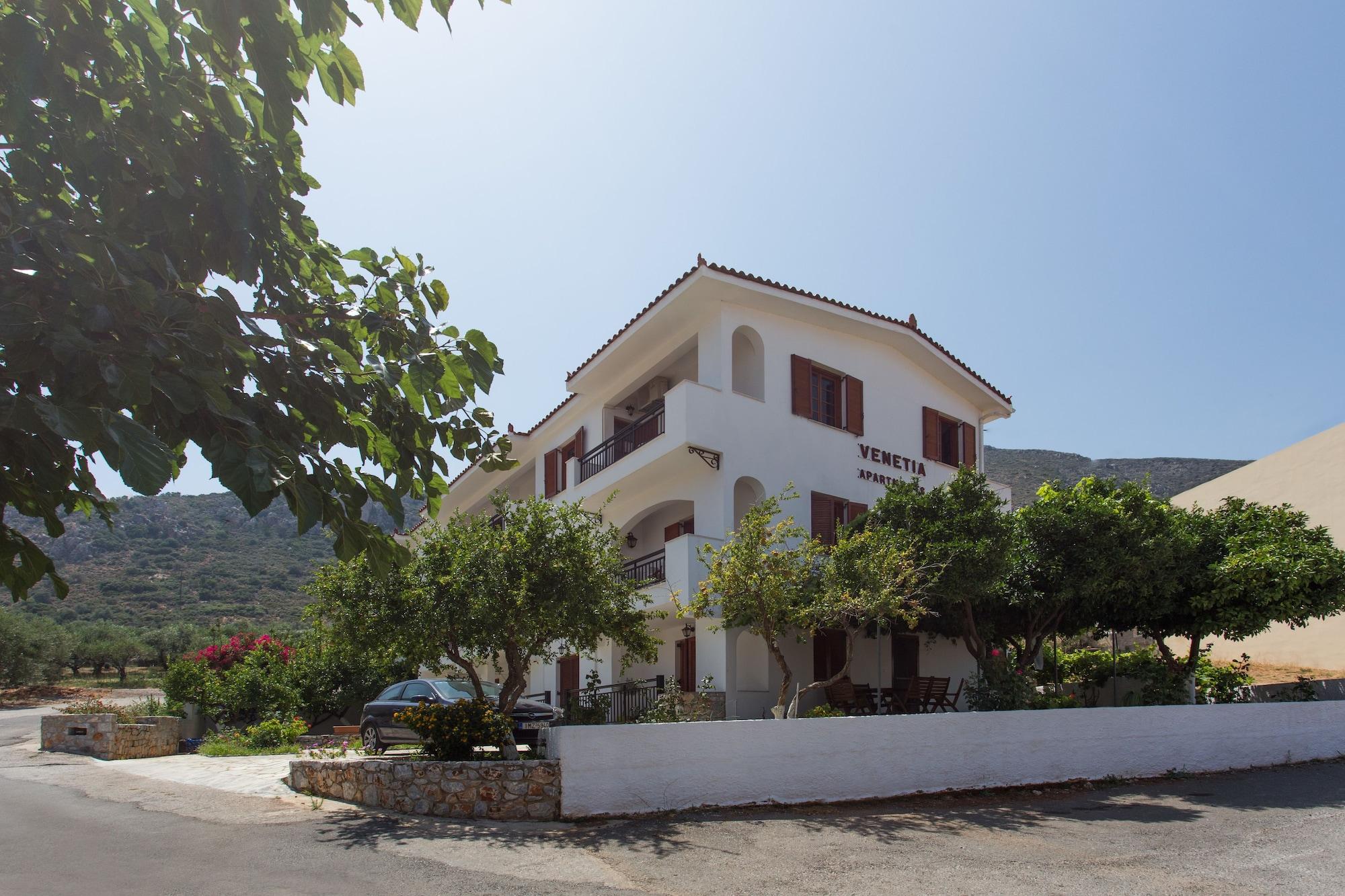 Vista Exterior Venetia Apartments