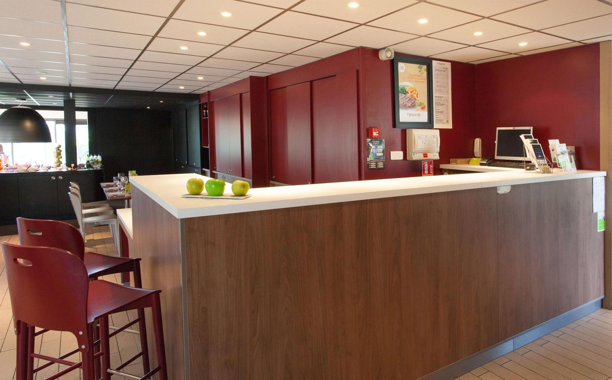 Vista Lobby Campanile Chambray Les Tours