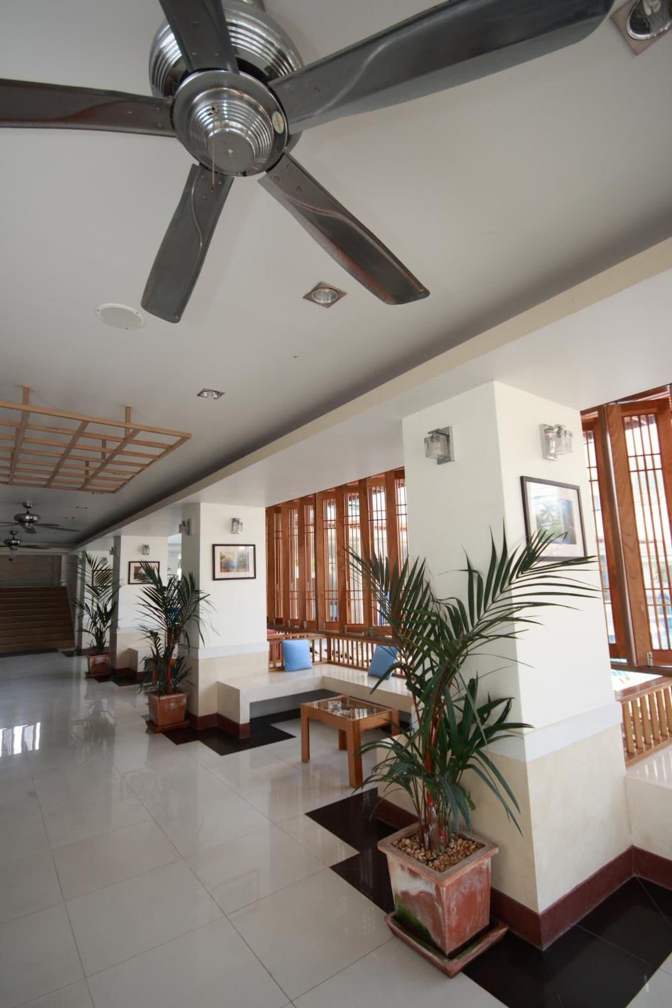 Vista Lobby First Residence Hotel