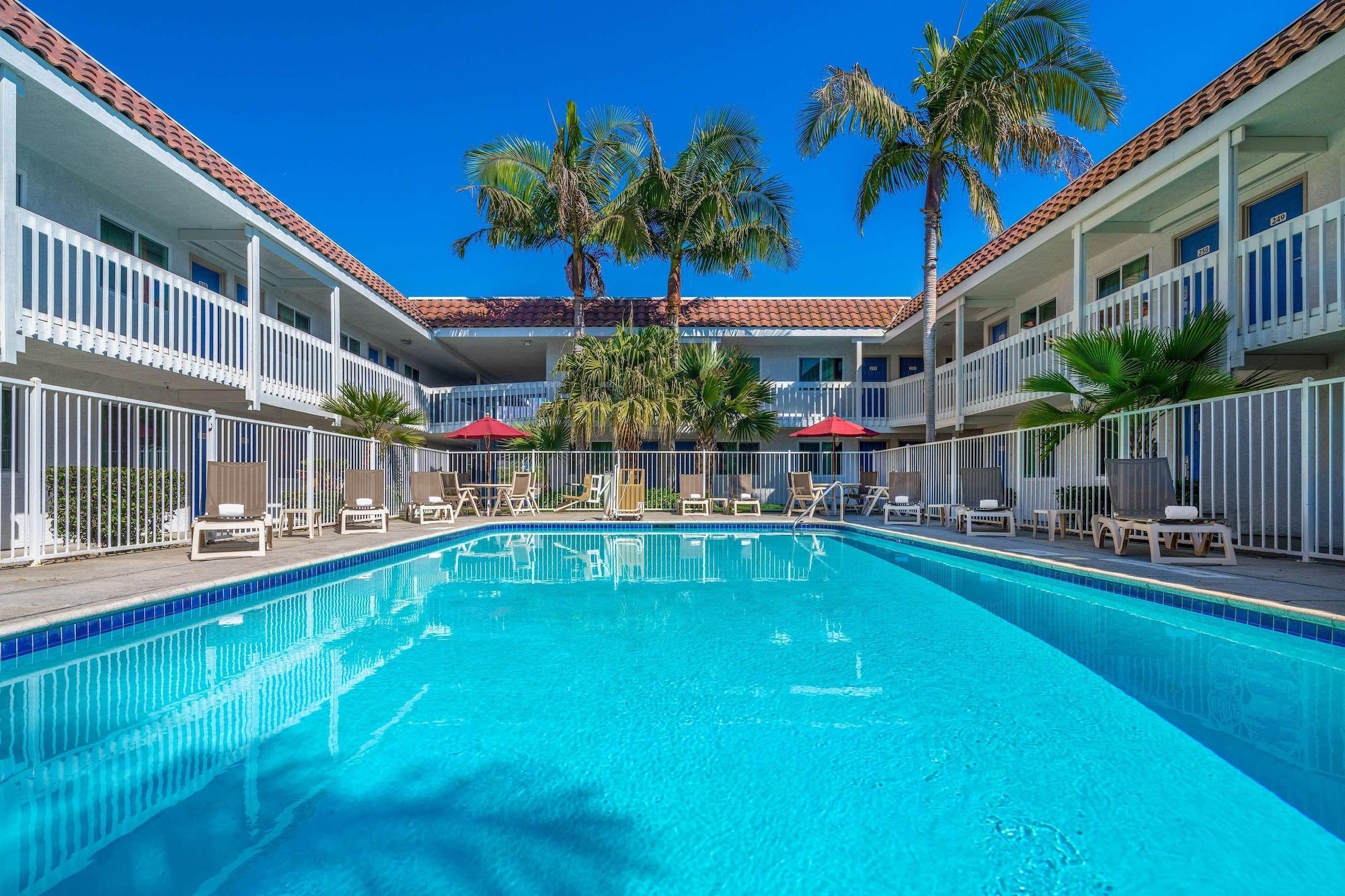 Varios Motel 6 Carpinteria, CA - Santa Barbara - South