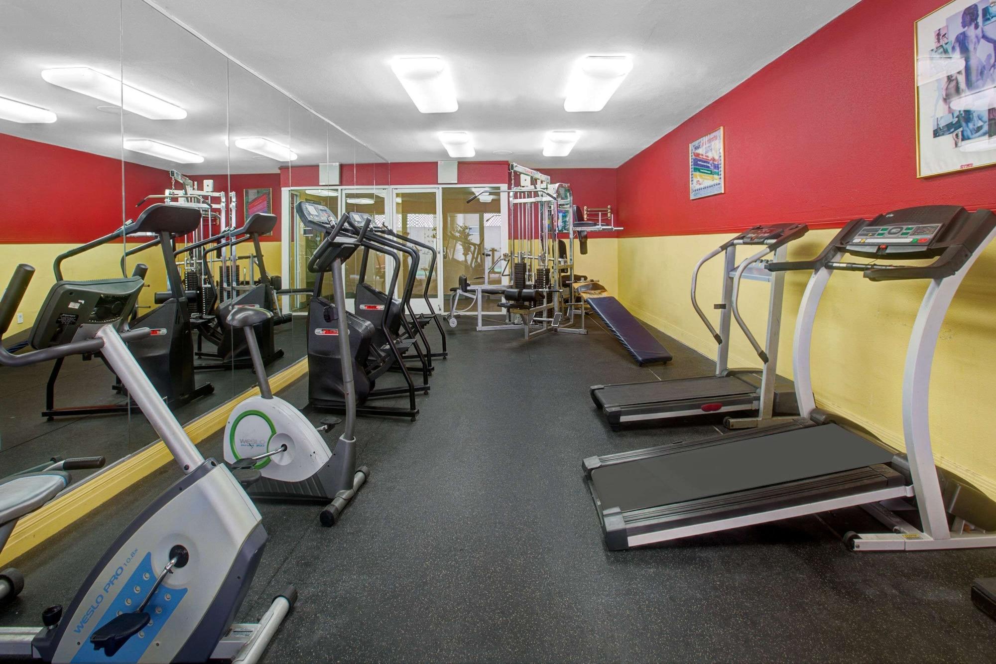 Gimnasio Ramada by Wyndham Hawthorne LAX / LA Stadium