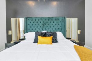 Alquiler Vacacional - Stylish Home near it all. Sleeps 12. 3 Bedrooms. Uptown/ Galleria Area Houston