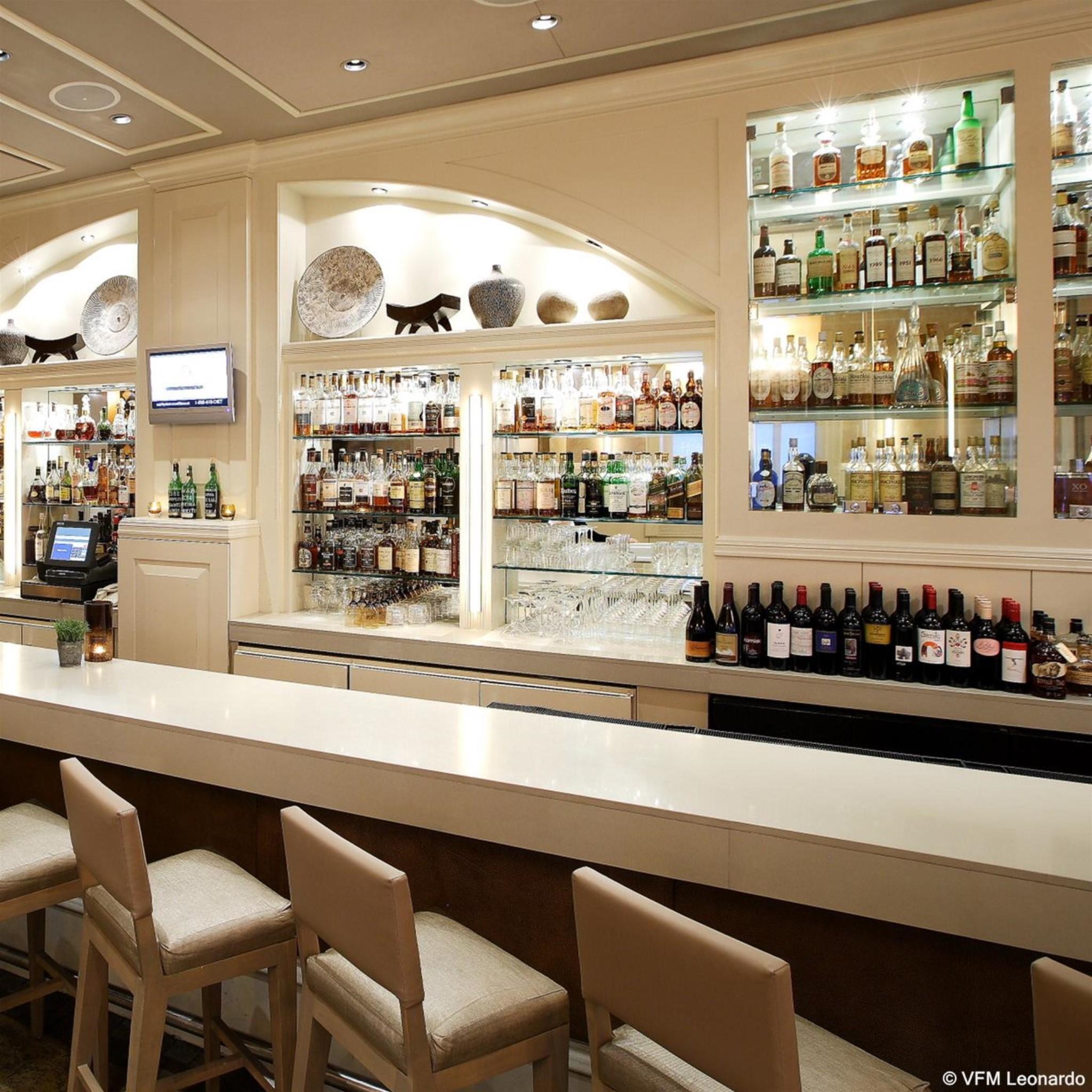 Bar/Salón XV Beacon