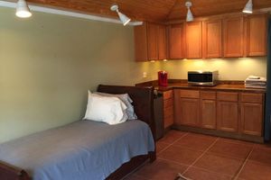 Alquiler Vacacional - Beautiful Studio located in San Marco. Large fenced in yard for a dog.