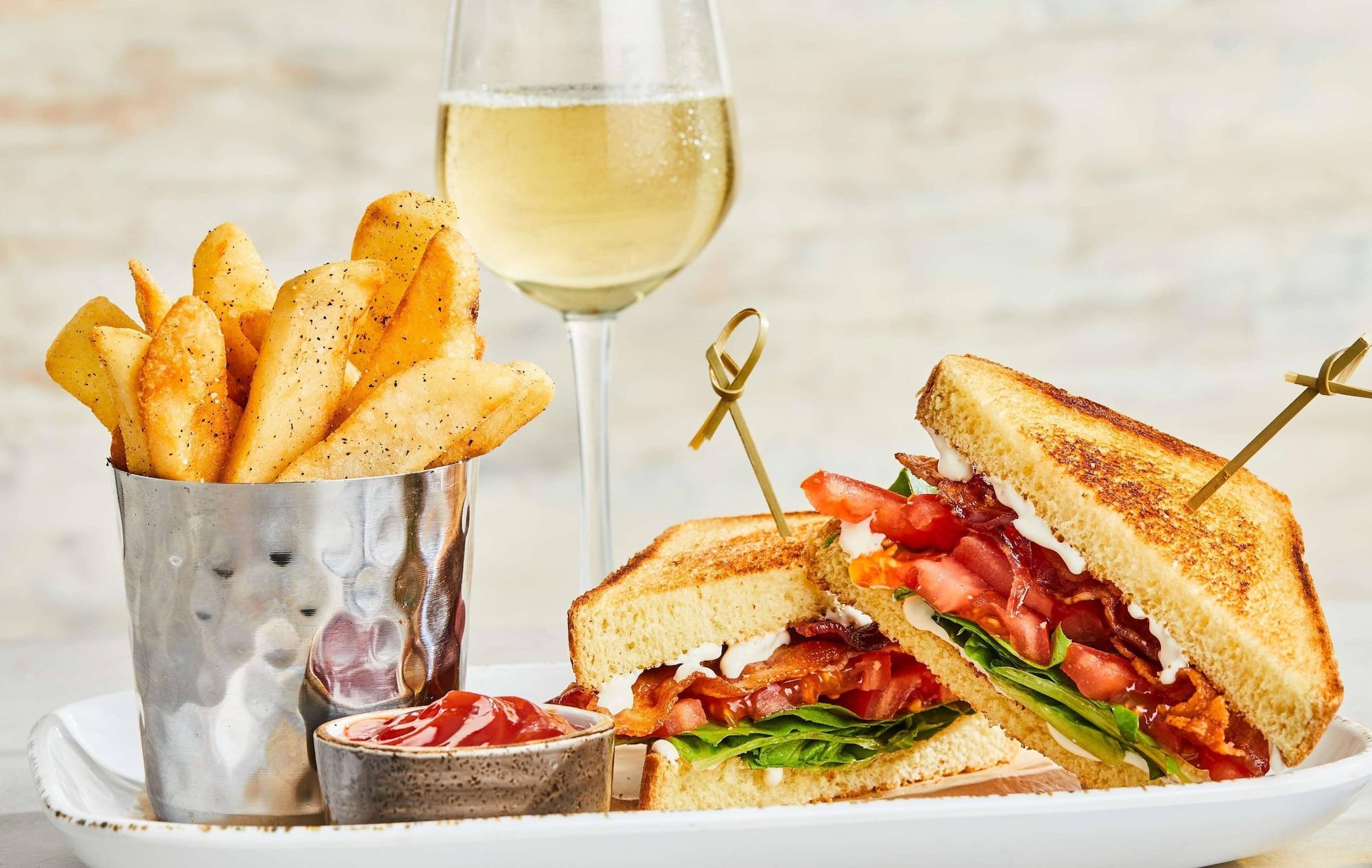 Restaurant Courtyard by Marriott Holland Downtown