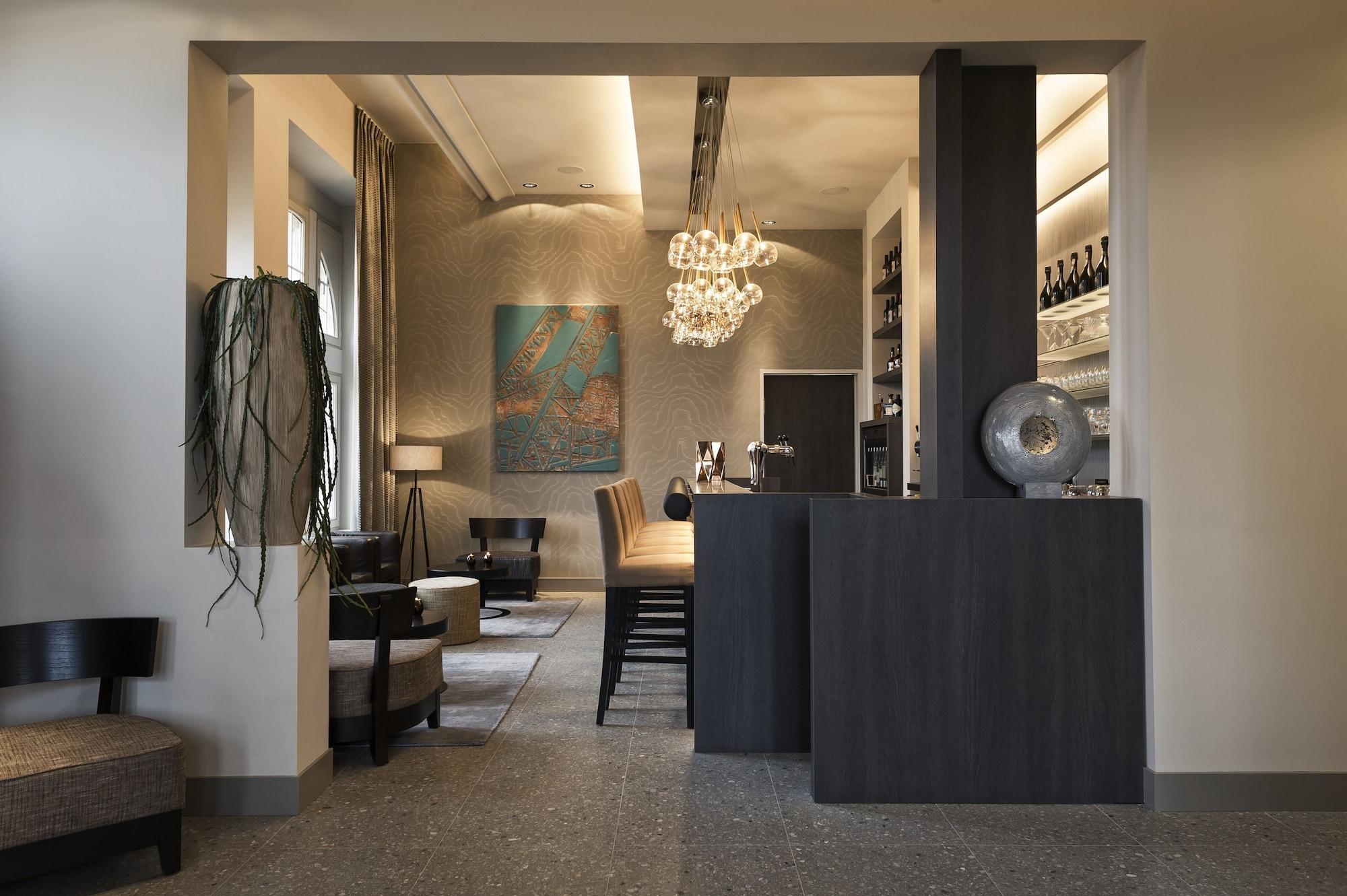 Bar/Salón Terhills Hotel