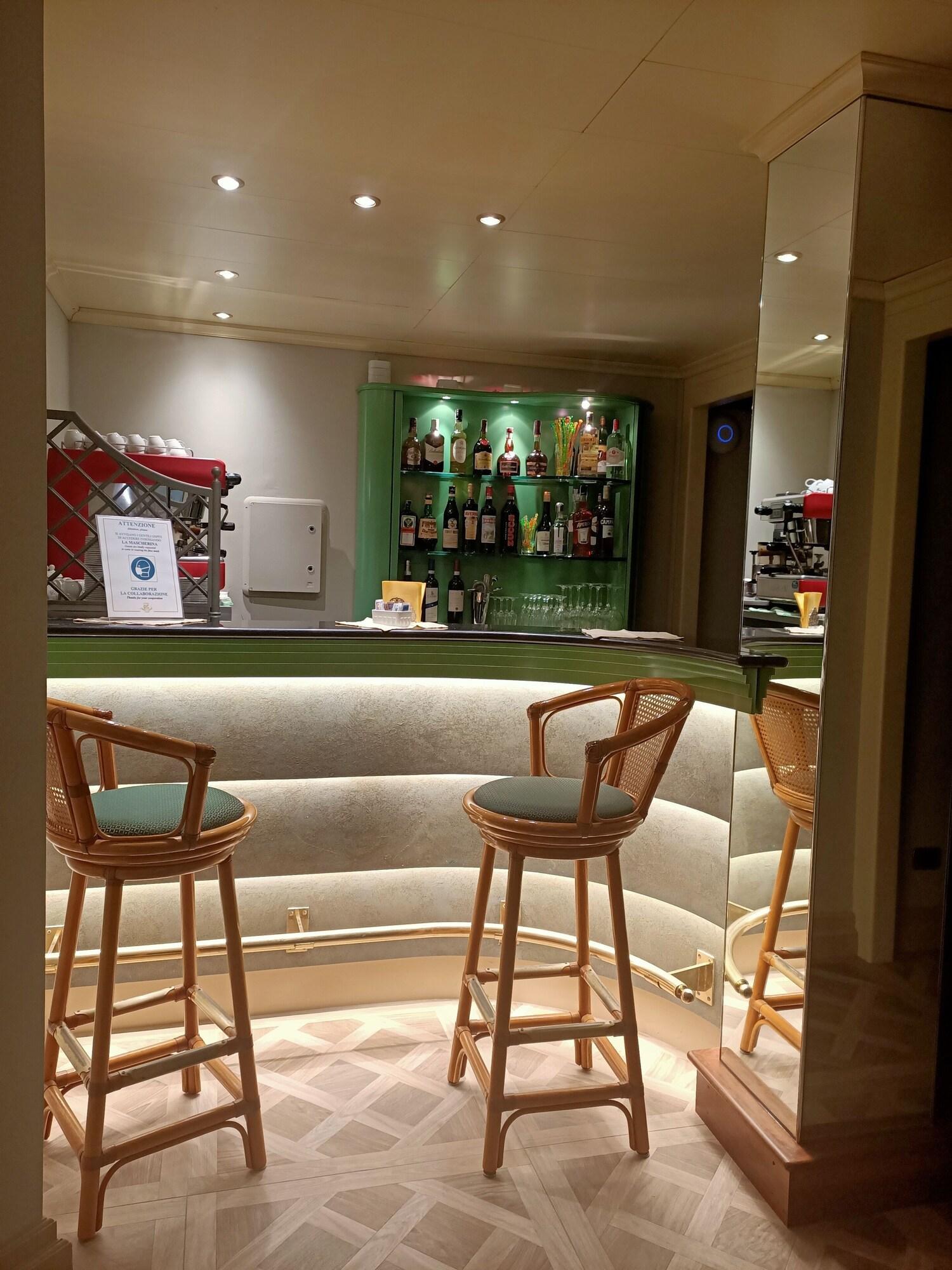 Bar/Salón Hotel Crystal