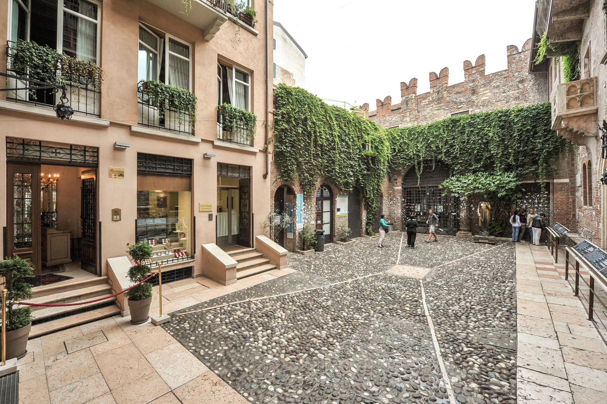 Vista Lobby La Corte di Giulietta Exclusive Suites
