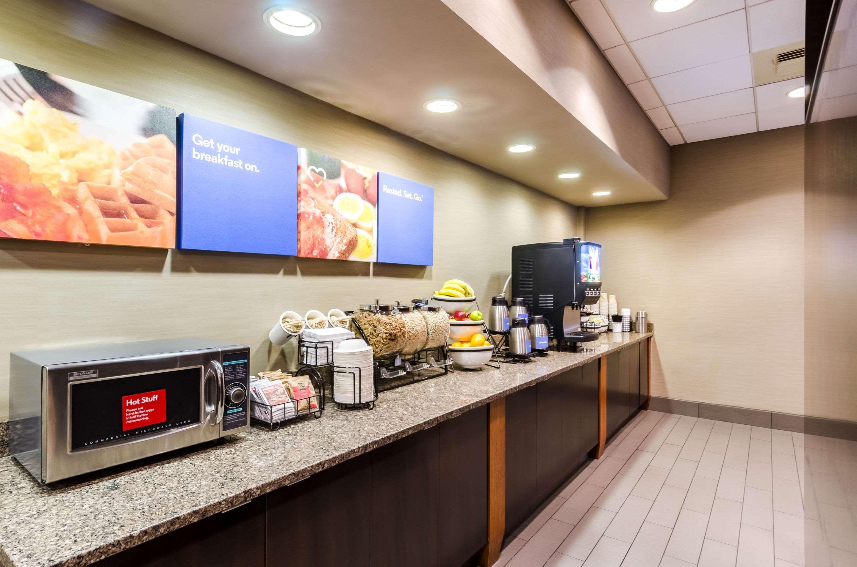 Restaurant Comfort Inn & Suites Logan International Airport