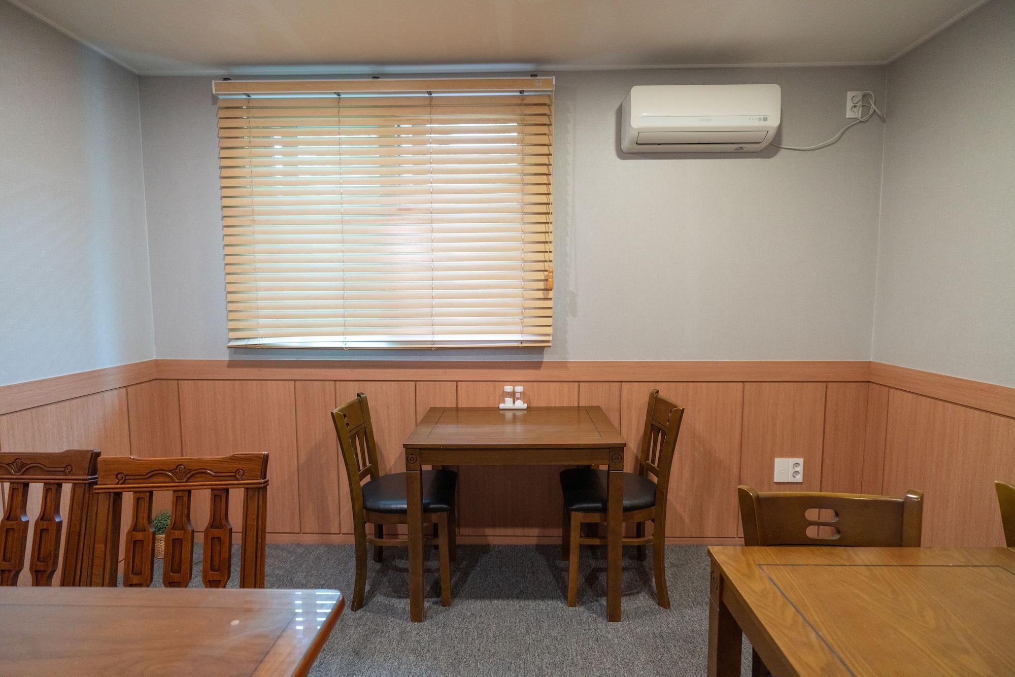 Restaurant Gyeongpodae The Hotel Business