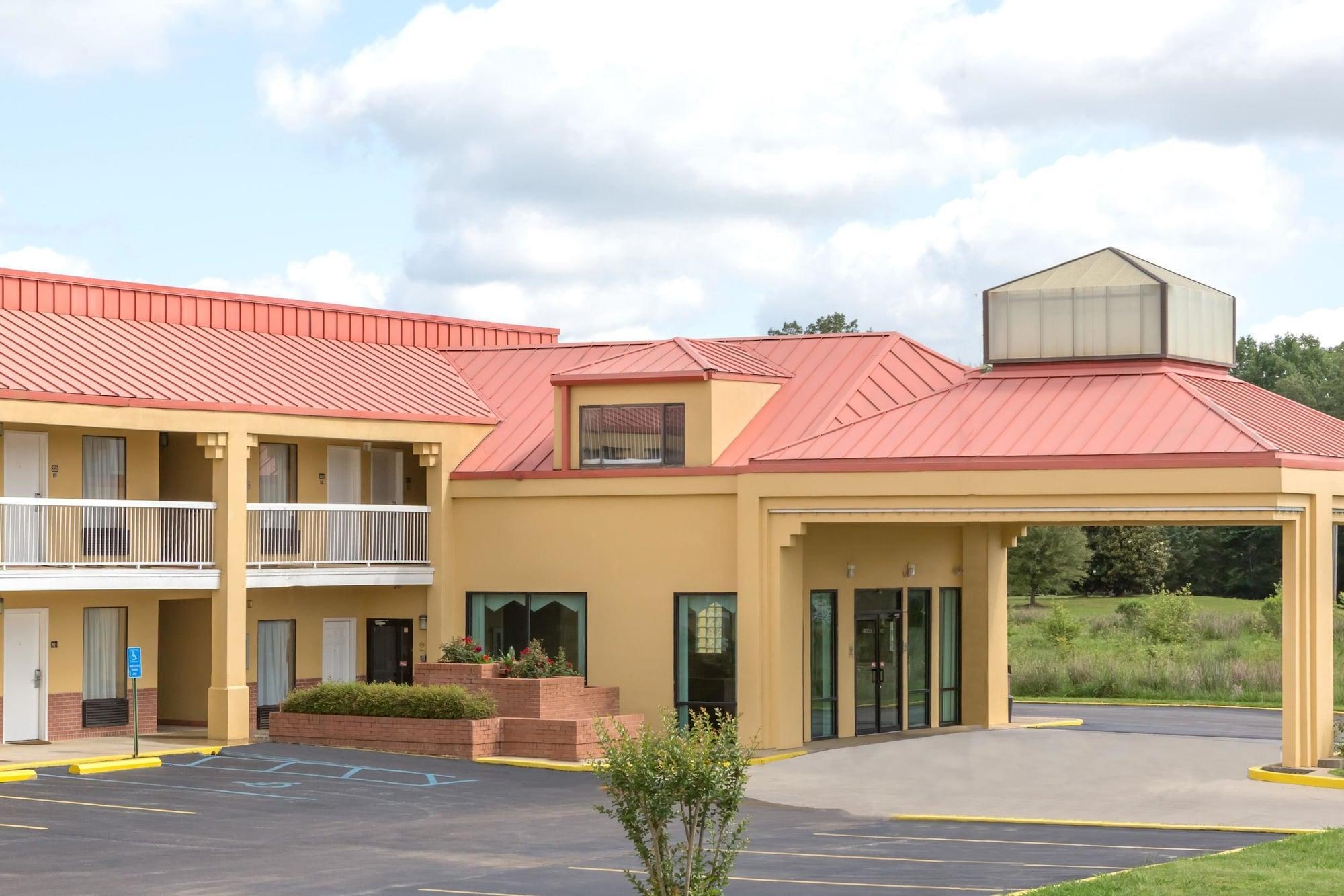 Varios Super 8 by Wyndham Madison/Ridgeland Area