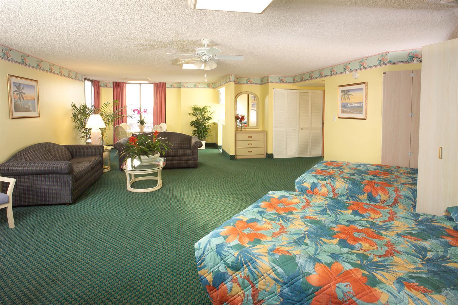 Guest room El Caribe Resort & Conference Center