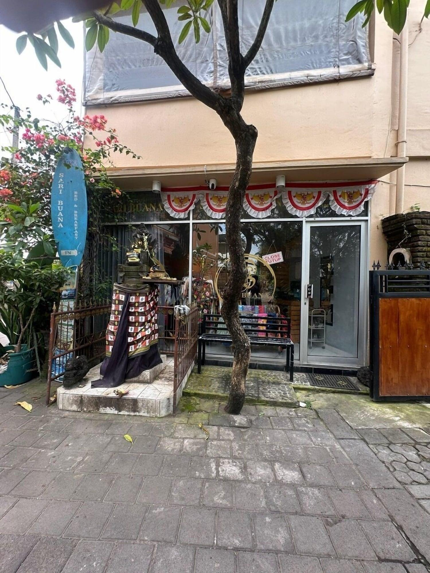 Vista Lobby Sari Buana Bed & Breakfast