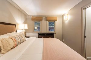 Alquiler Vacacional - Stay in the Heart of Downtown in this Eclectic Condo