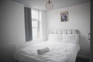 Alojamiento - Room in Guest Room - Big Room in Leicester