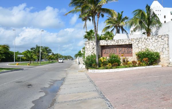 Amigo Rental - Hoteles cerca de Playa Delfines en Cancún