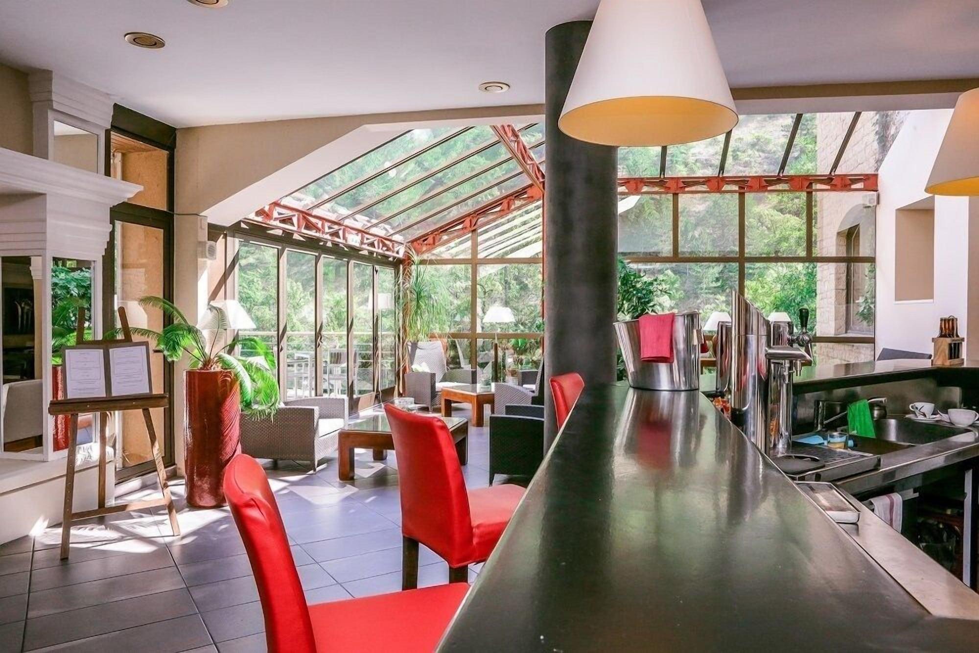 Bar/Salón Hôtel de la Muse et du Rozier