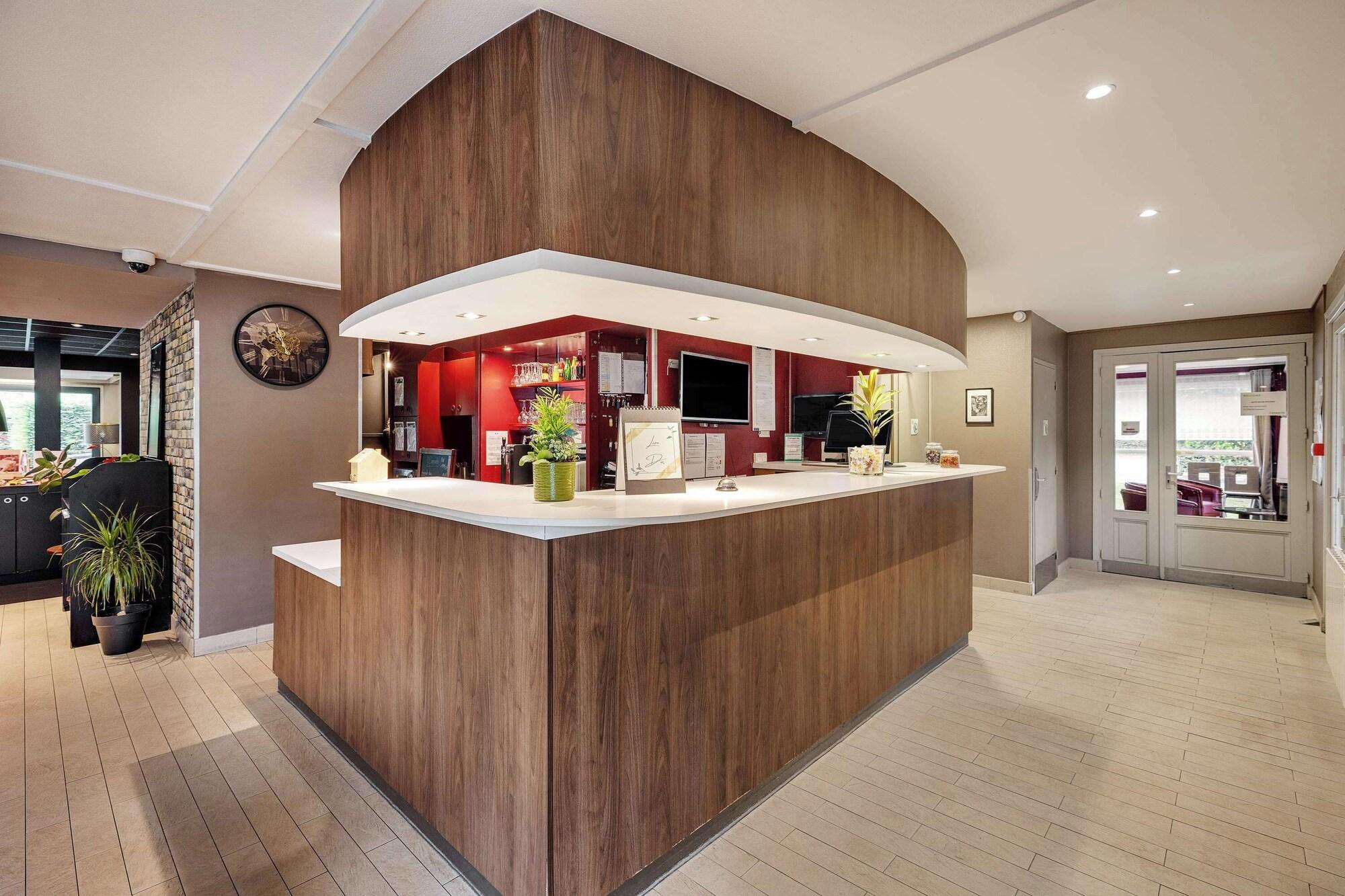 Vista Lobby Campanile Bethune Fouquieres