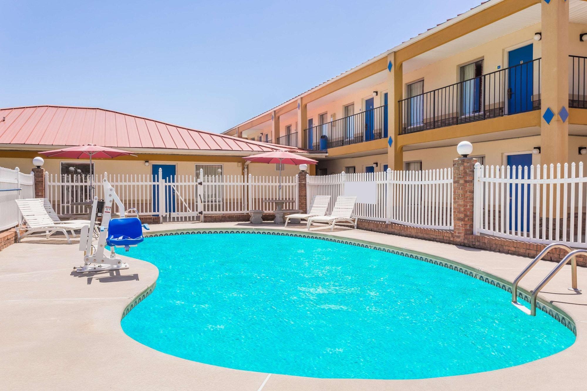 Vista Piscina Days Inn by Wyndham Augusta Wheeler Road