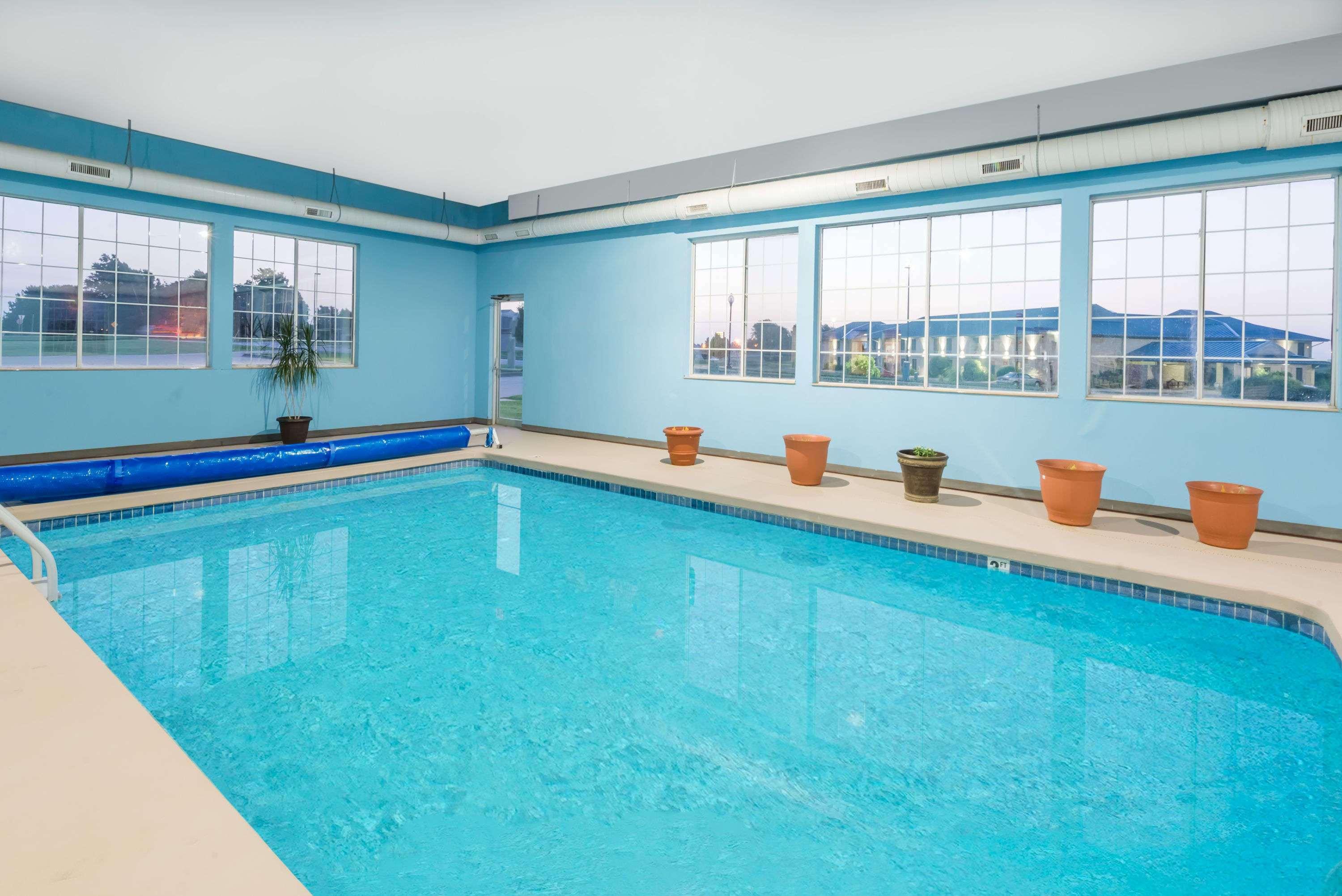 Vista Piscina Super 8 by Wyndham Winfield/Quail Ridge Area