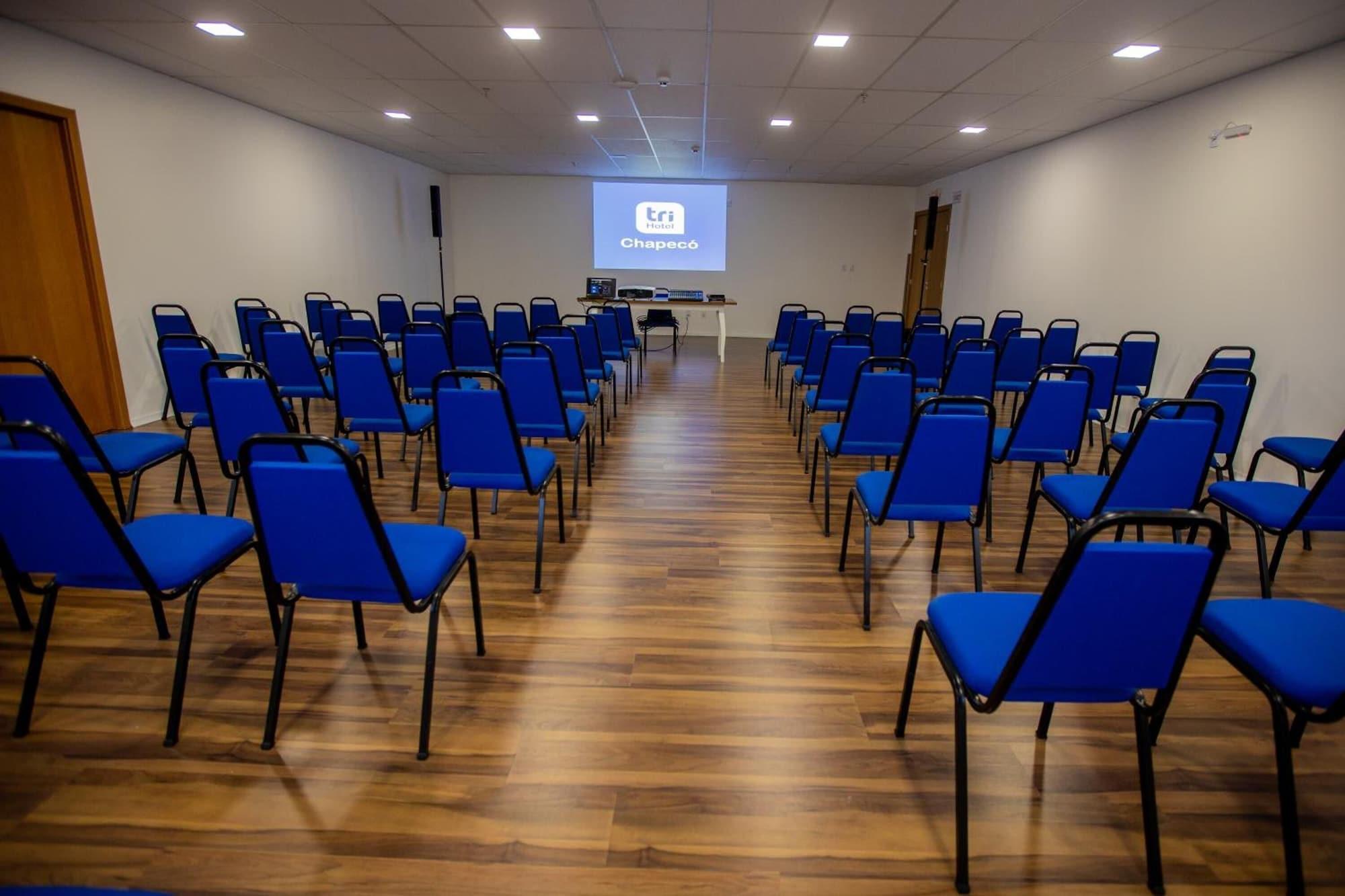 Sala de Reuniones Tri Hotel Chapecó