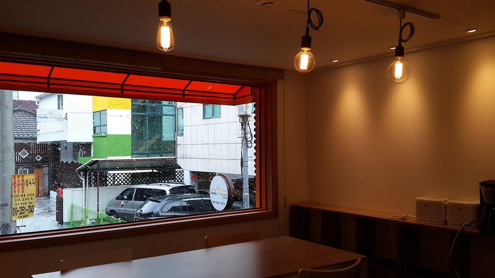 Restaurant High Street Guest House Hongdae - Hostel