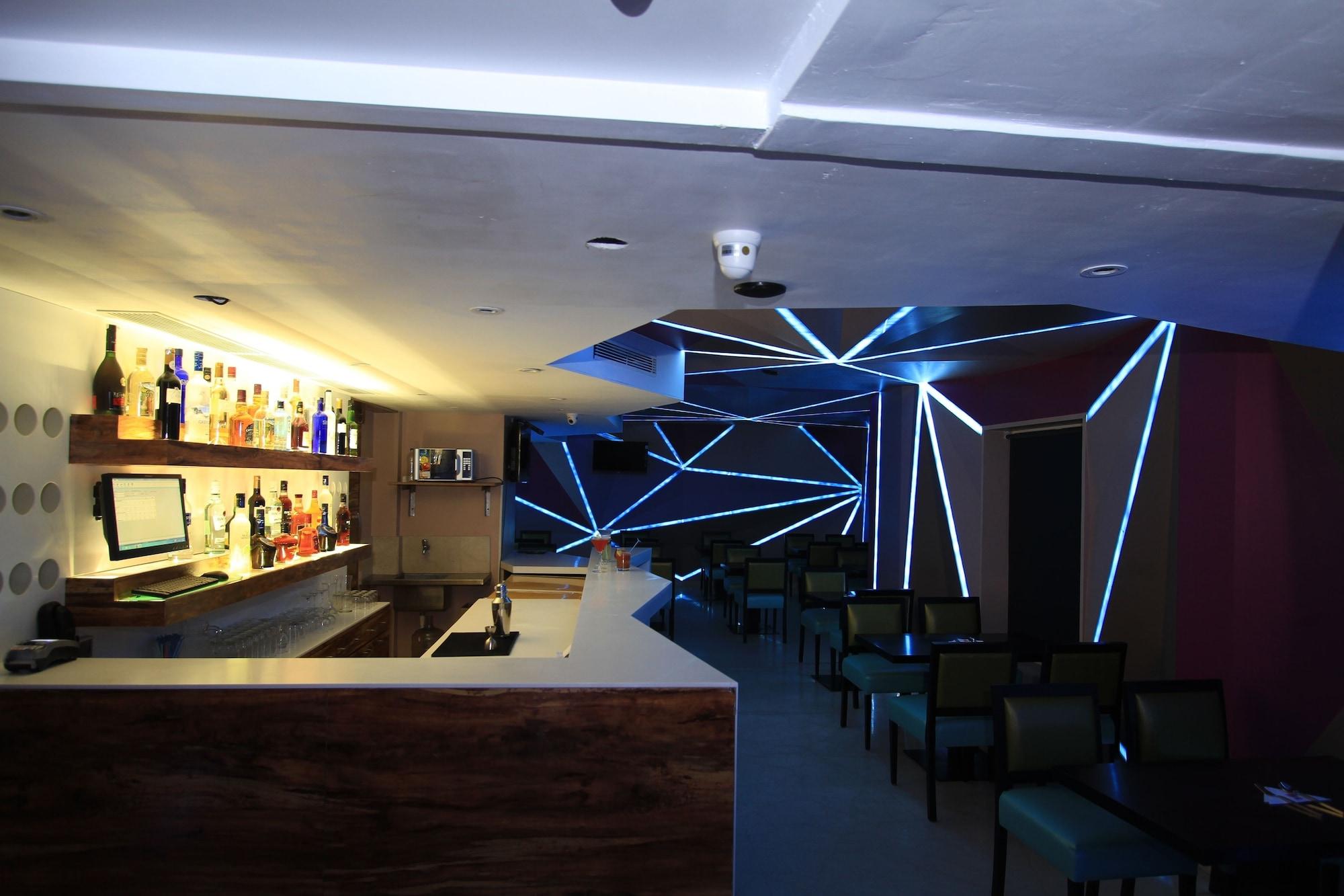 Bar/Salón La Woods Hotel