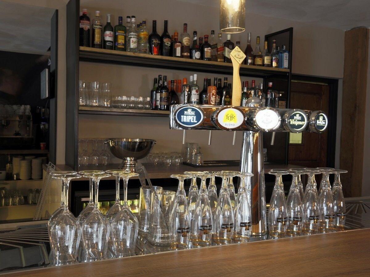 Bar/Salón Herberg de Witte Olifant