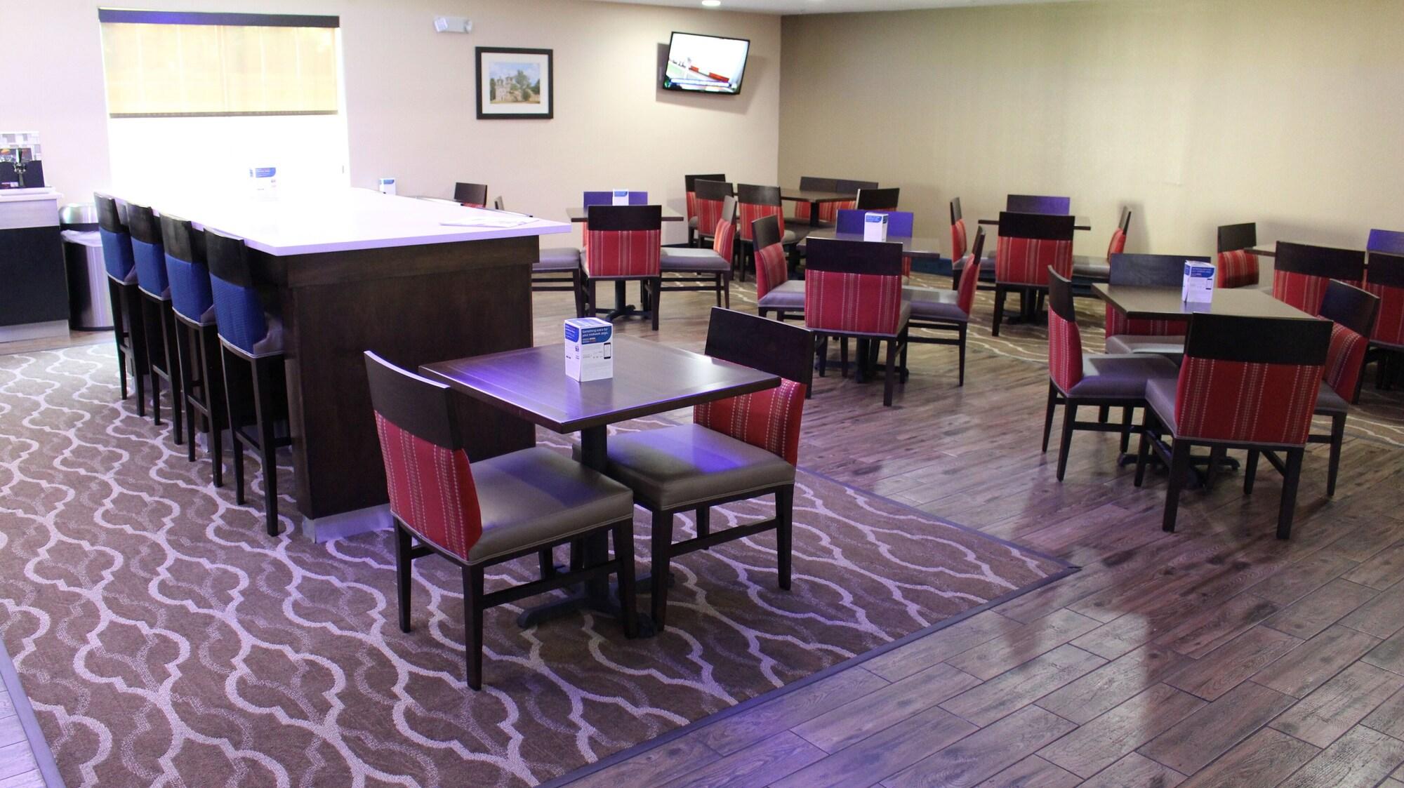 Restaurant Comfort Inn & Suites Near Six Flags & Medical Center