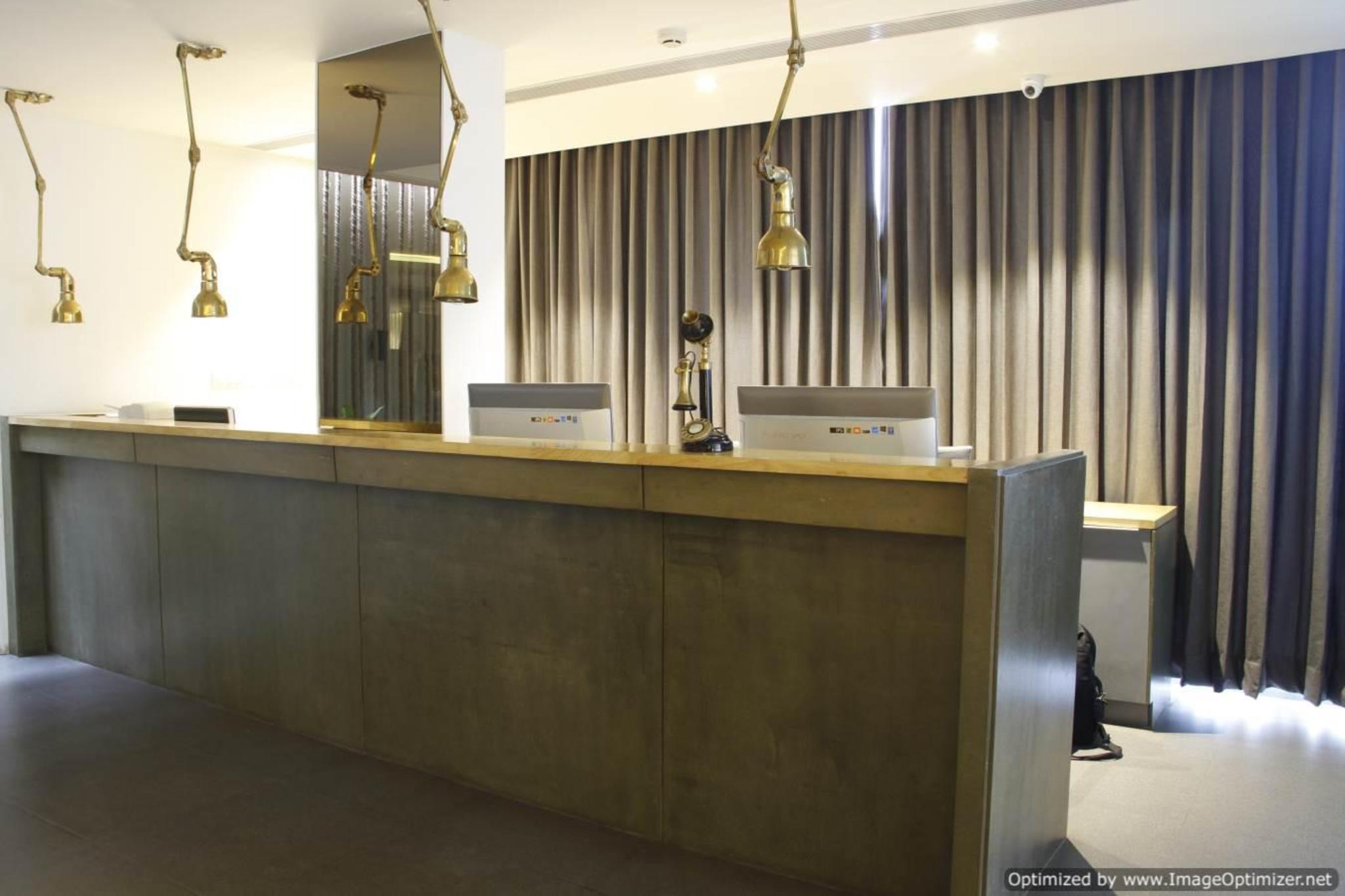 Vista Lobby The Port Hotel