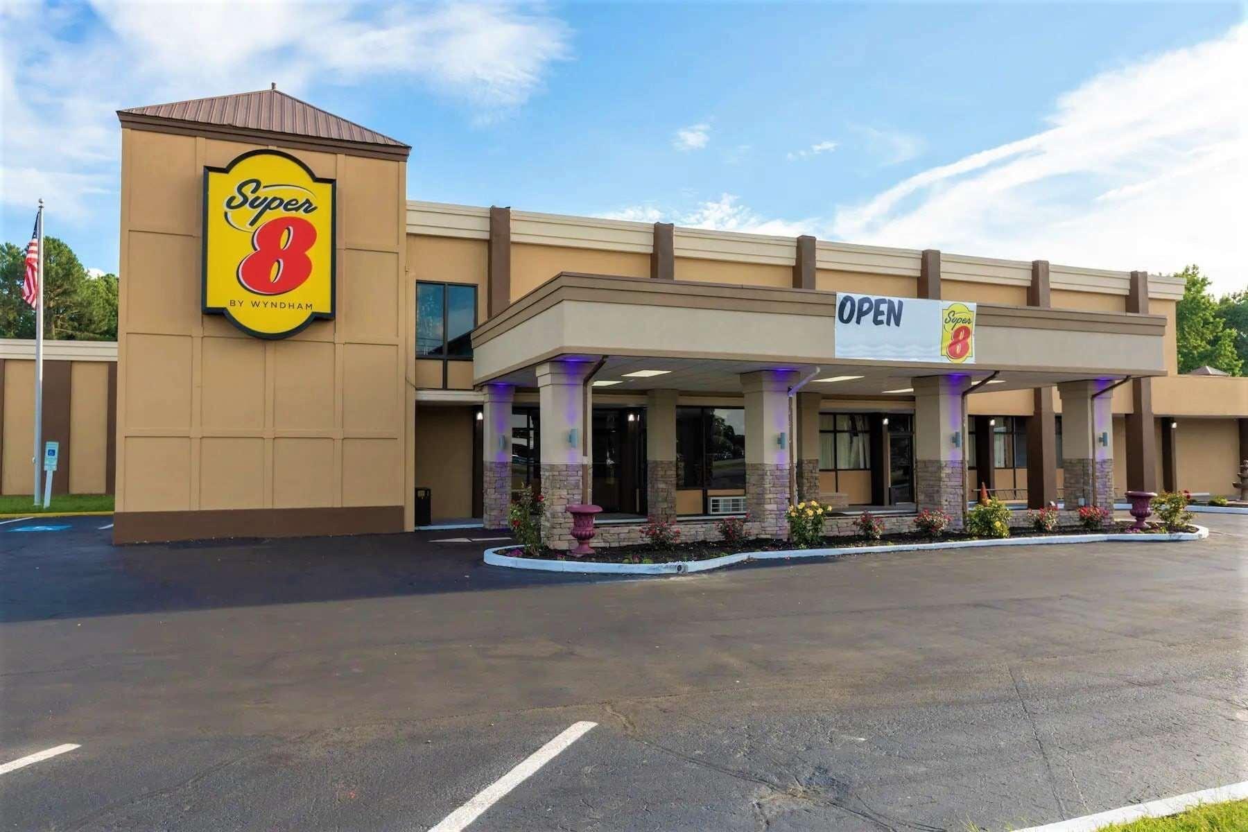 Vista Exterior Super 8 by Wyndham Goldsboro