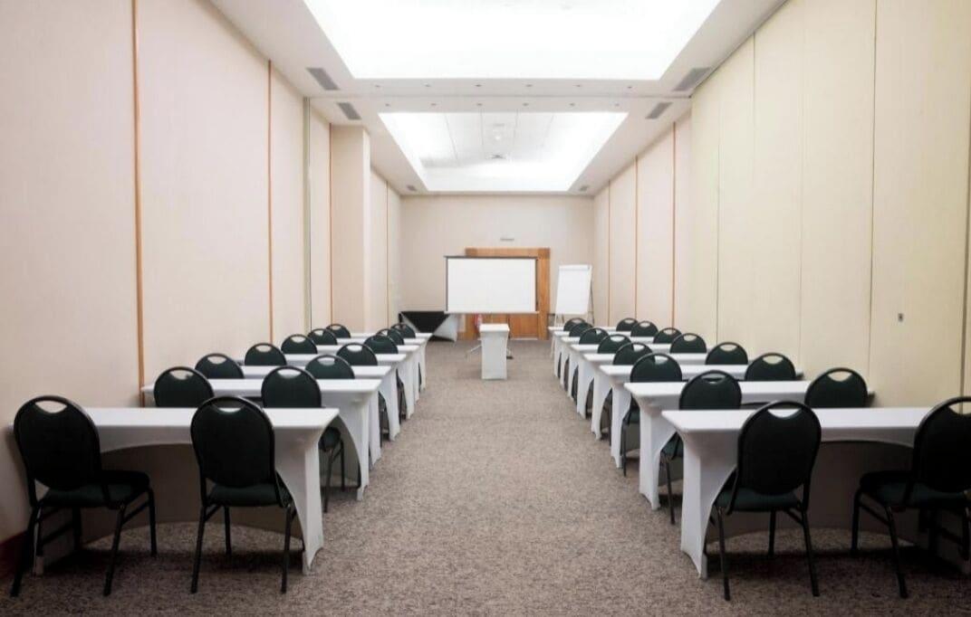 Sala de Reuniones Apart hotel Barra First