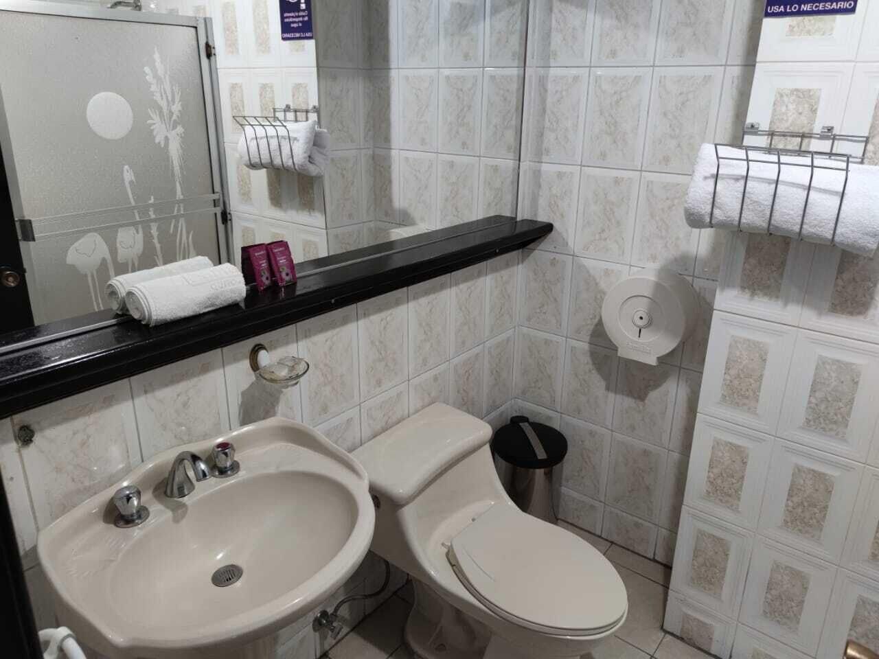 Equipamiento de Habitación Val Hotel Santamaria Quito