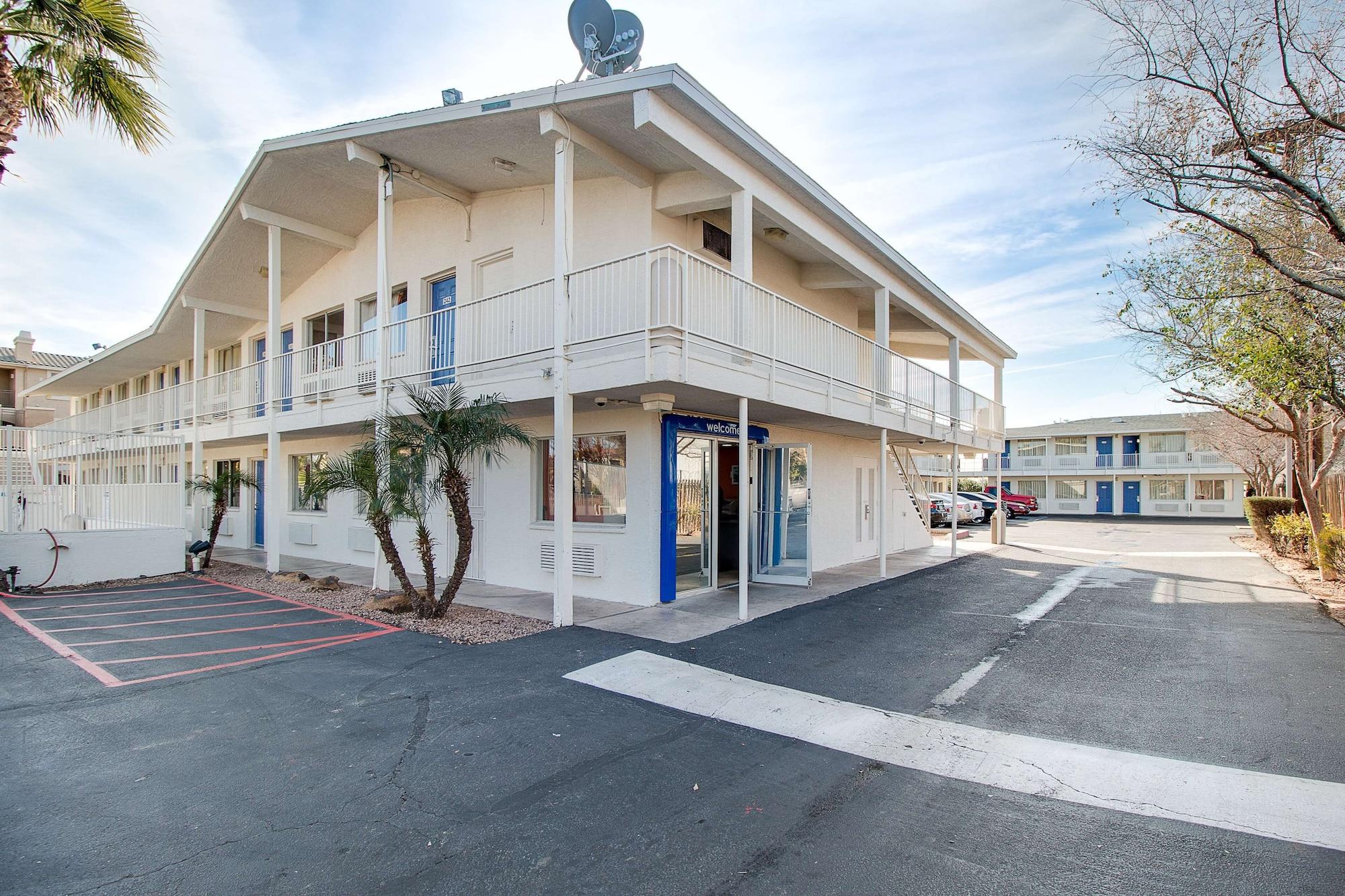 Varios Motel 6 Phoenix East