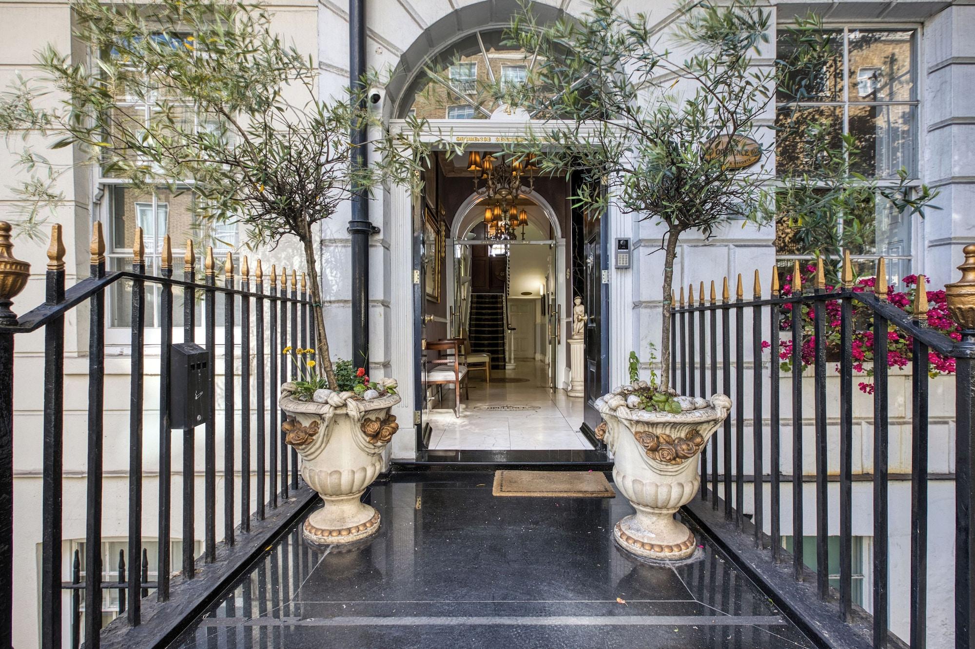 Varios Opulence Boutique Hotel