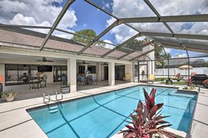 Alquiler Vacacional - Relaxing Tampa Abode w/ Screened Lanai & Pool