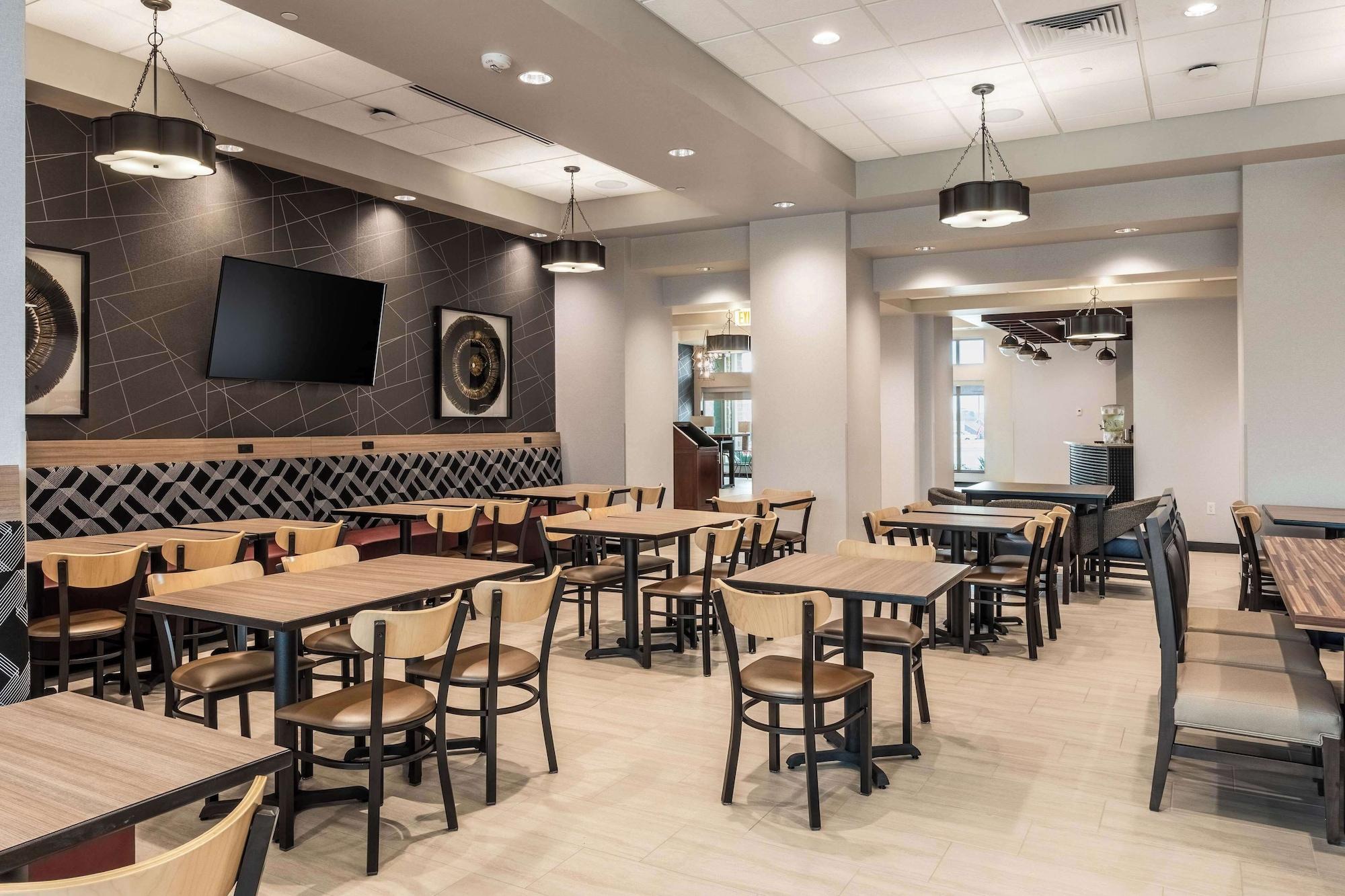 Restaurant Drury Plaza Hotel College Station